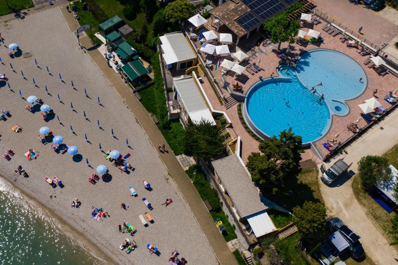 Camping Bergamini Пескиера дел Гарда Екстериор снимка